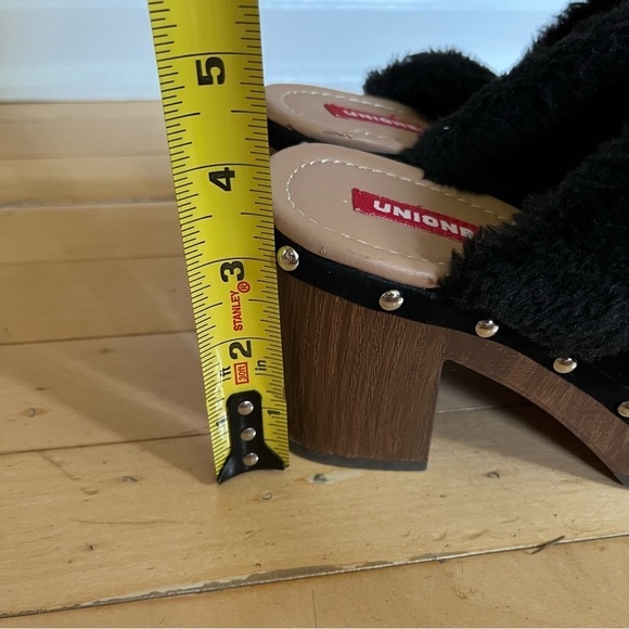 Uninon Bay Shoes Womens 7.5 Samantha Slip On Mule Buckle Clogs Wood Black Fur - Picture 9 of 9